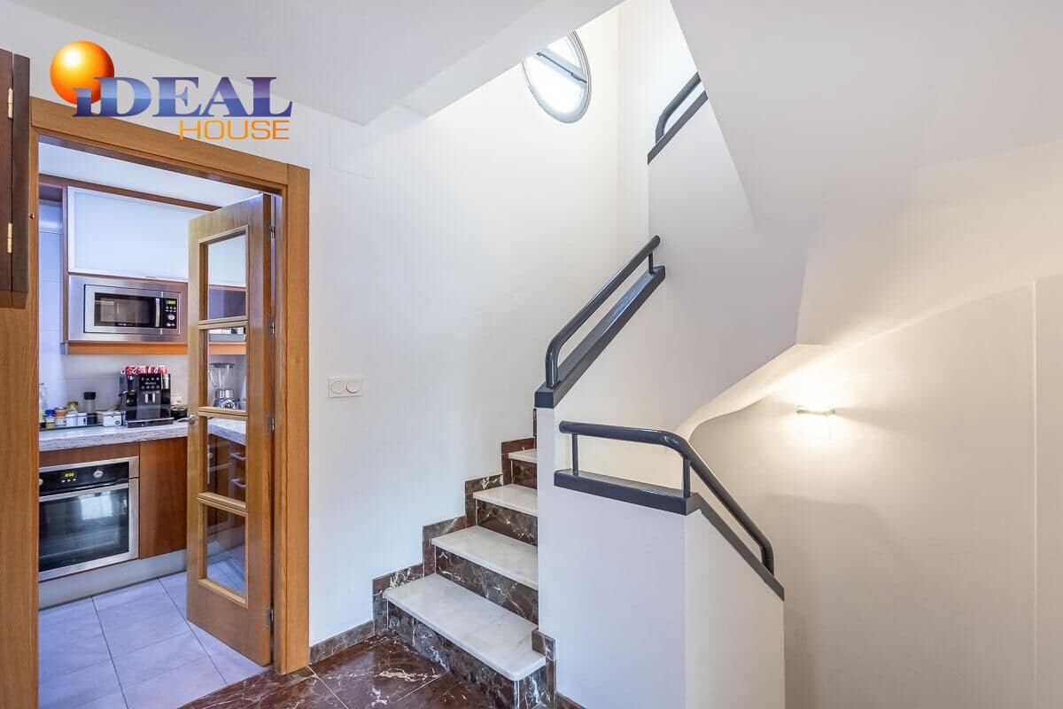 4 slaapkamer Rijtjeshuis te koop in Armilla met garage - € 405.000 (Ref: 9434070)