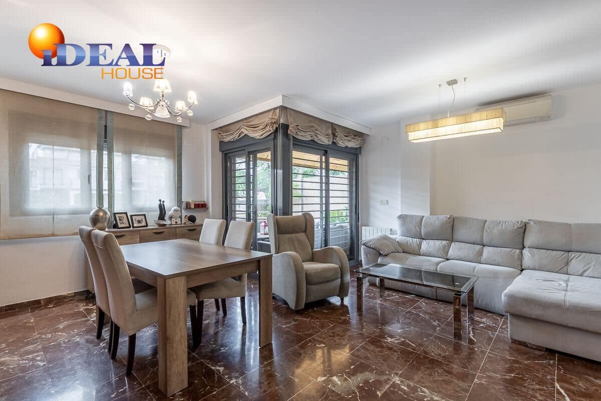 4 slaapkamer Rijtjeshuis te koop in Armilla met garage - € 405.000 (Ref: 9434070)