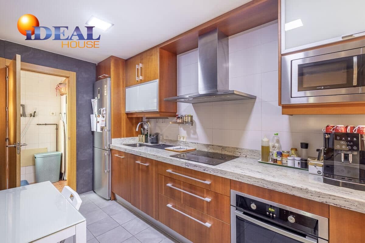 4 slaapkamer Rijtjeshuis te koop in Armilla met garage - € 405.000 (Ref: 9434070)