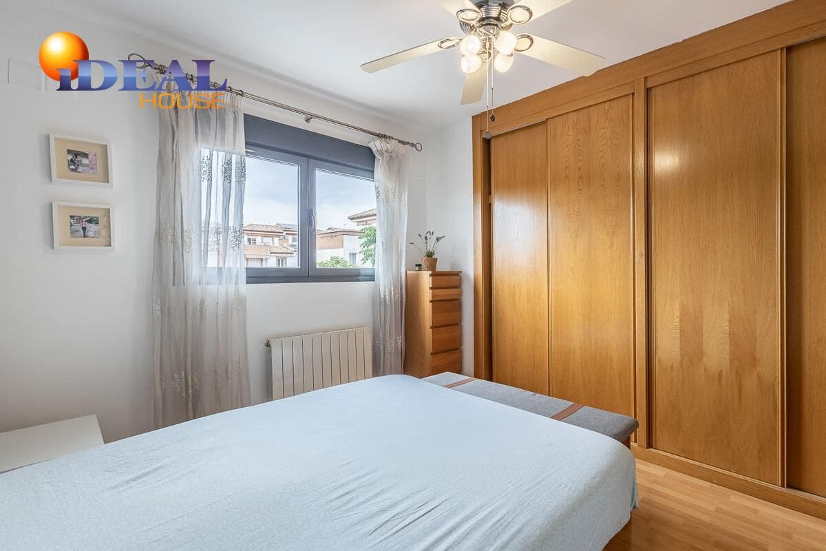 4 slaapkamer Rijtjeshuis te koop in Armilla met garage - € 405.000 (Ref: 9434070)