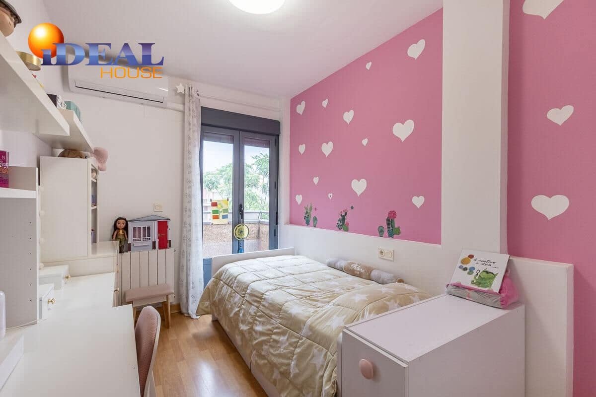 4 slaapkamer Rijtjeshuis te koop in Armilla met garage - € 405.000 (Ref: 9434070)