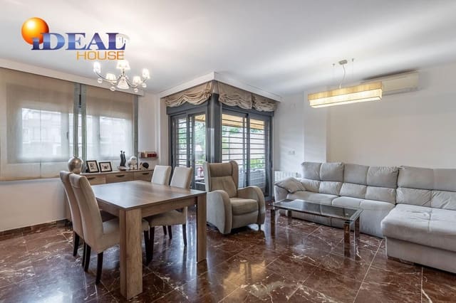 4 slaapkamer Rijtjeshuis te koop in Armilla met garage - € 405.000 (Ref: 9434070)