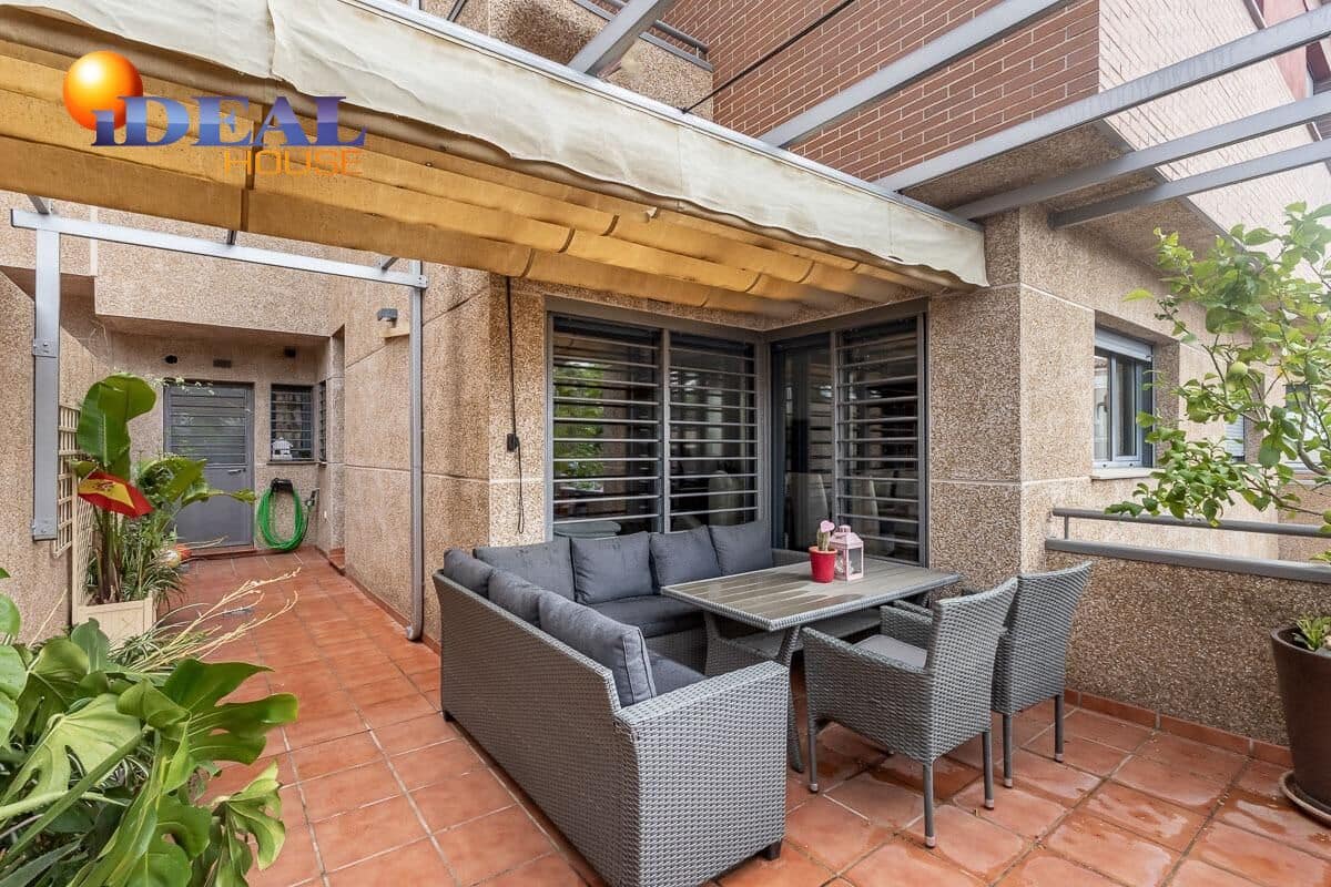 4 slaapkamer Rijtjeshuis te koop in Armilla met garage - € 405.000 (Ref: 9434070)