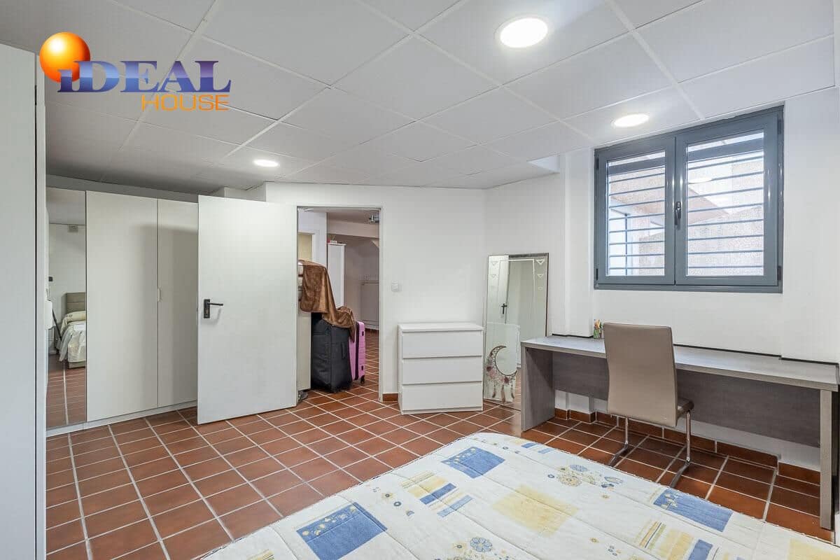 4 slaapkamer Rijtjeshuis te koop in Armilla met garage - € 405.000 (Ref: 9434070)