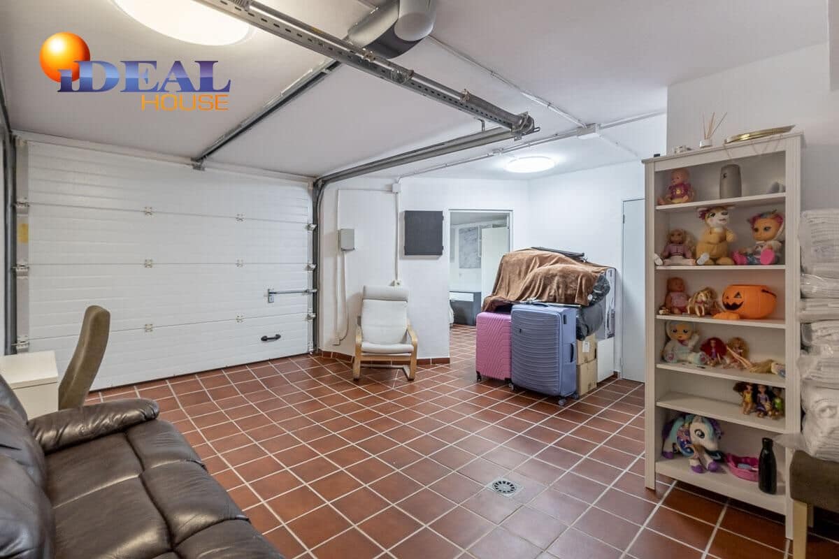 4 slaapkamer Rijtjeshuis te koop in Armilla met garage - € 405.000 (Ref: 9434070)