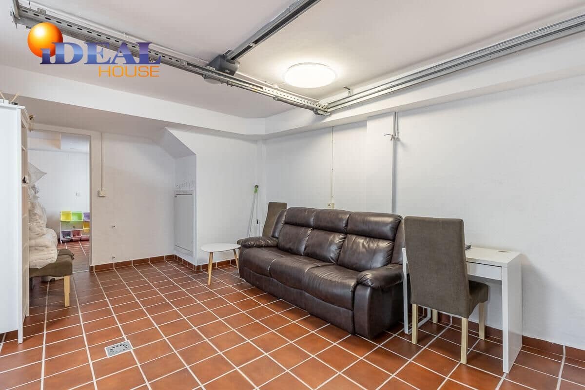 4 slaapkamer Rijtjeshuis te koop in Armilla met garage - € 405.000 (Ref: 9434070)