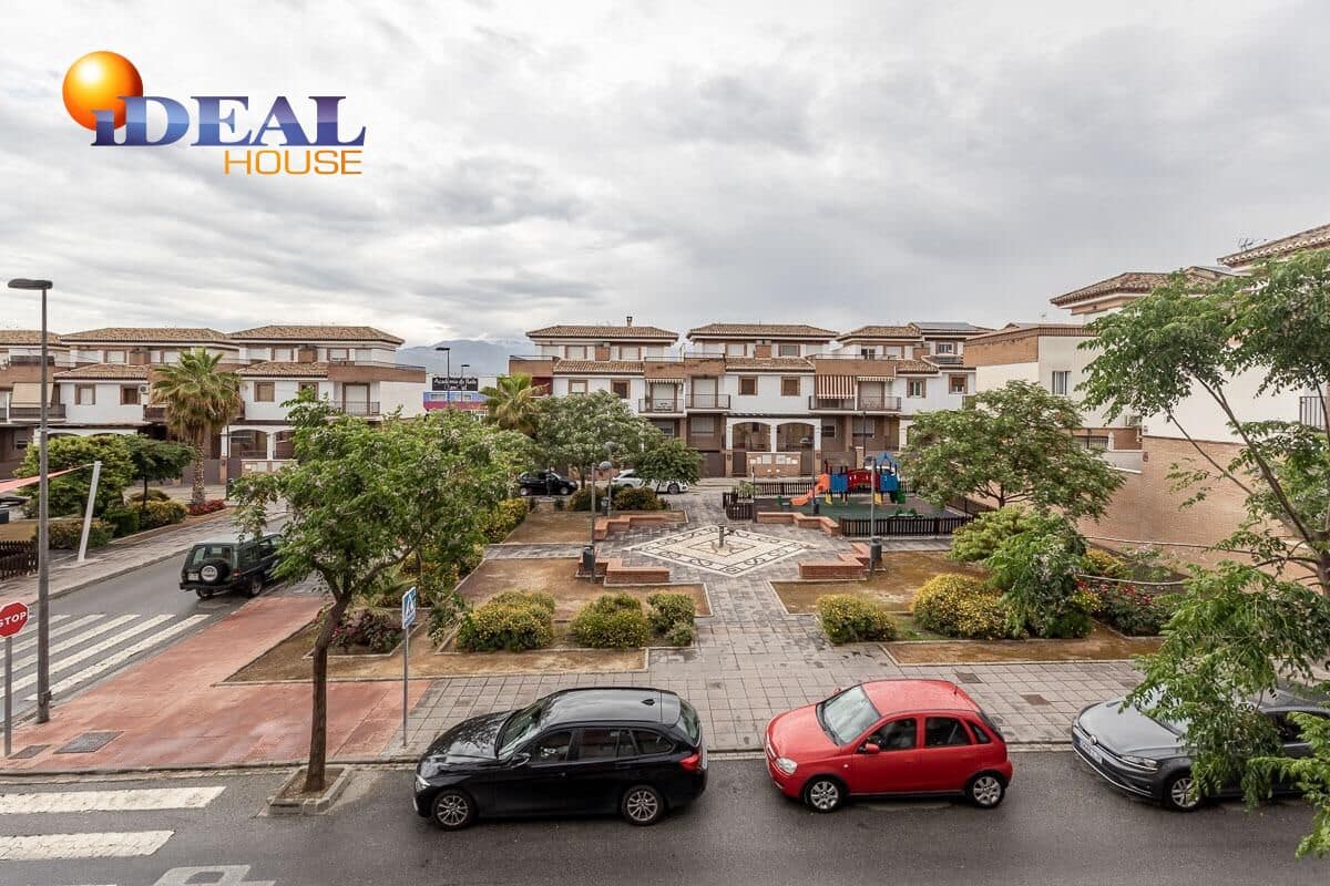 4 slaapkamer Rijtjeshuis te koop in Armilla met garage - € 405.000 (Ref: 9434070)