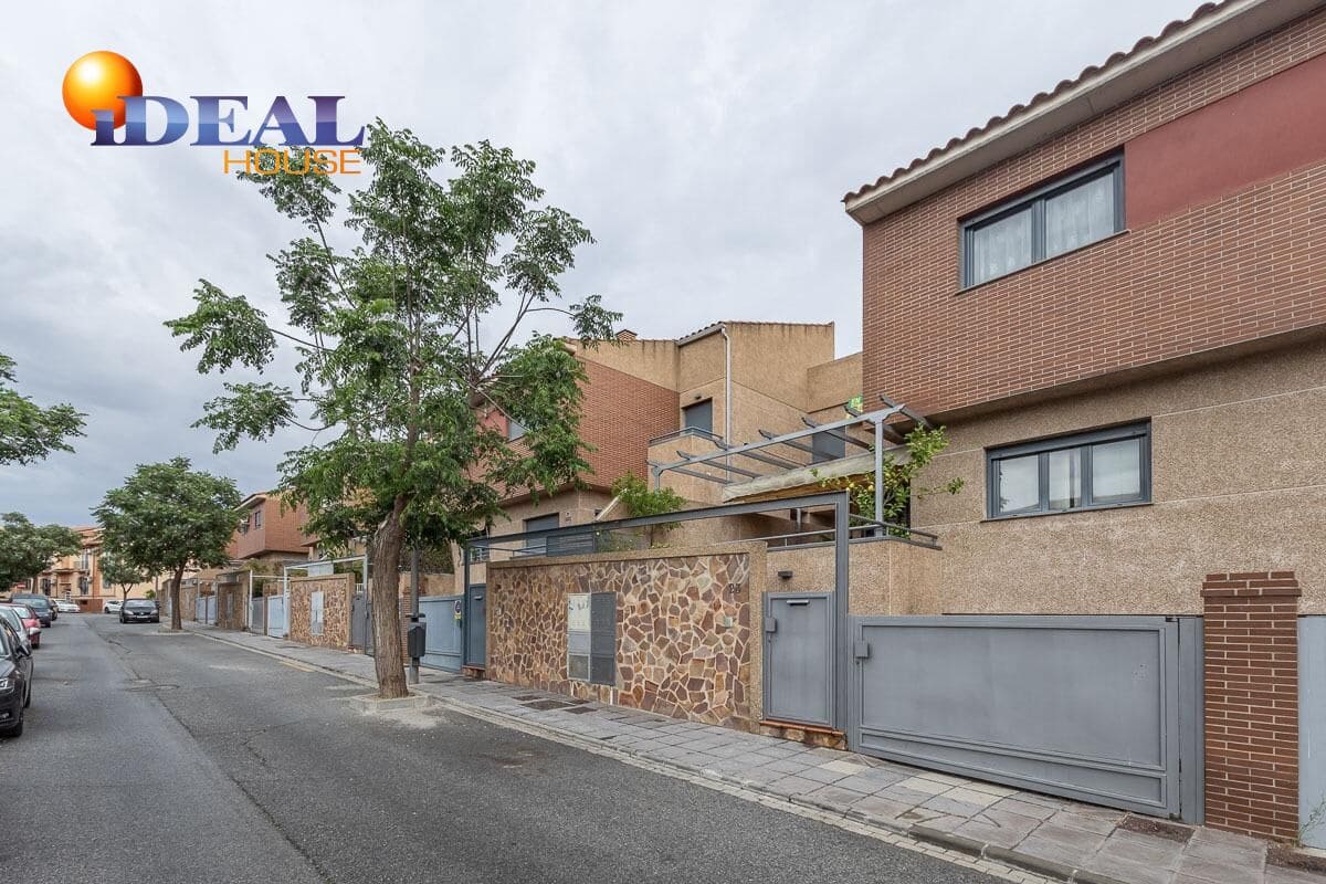 4 slaapkamer Rijtjeshuis te koop in Armilla met garage - € 405.000 (Ref: 9434070)