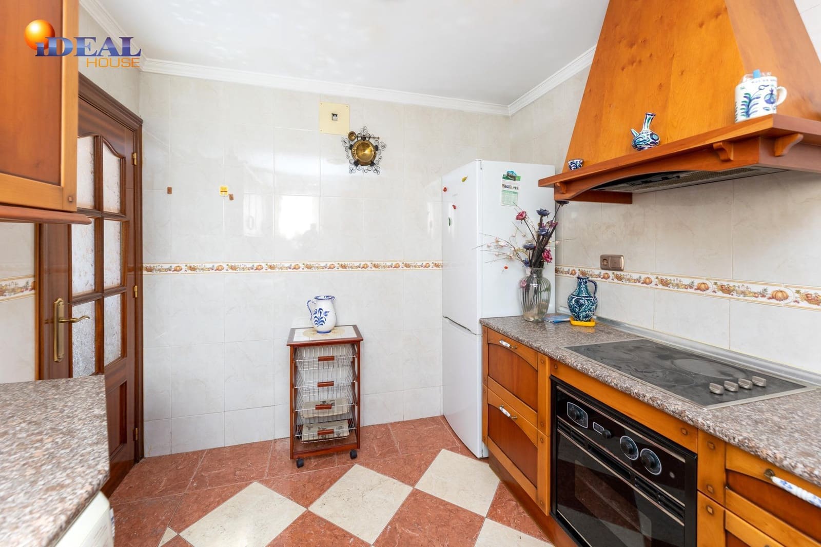 3 soveværelse Erhverv til salg i Granada by - € 469.000 (Ref: 9434072)