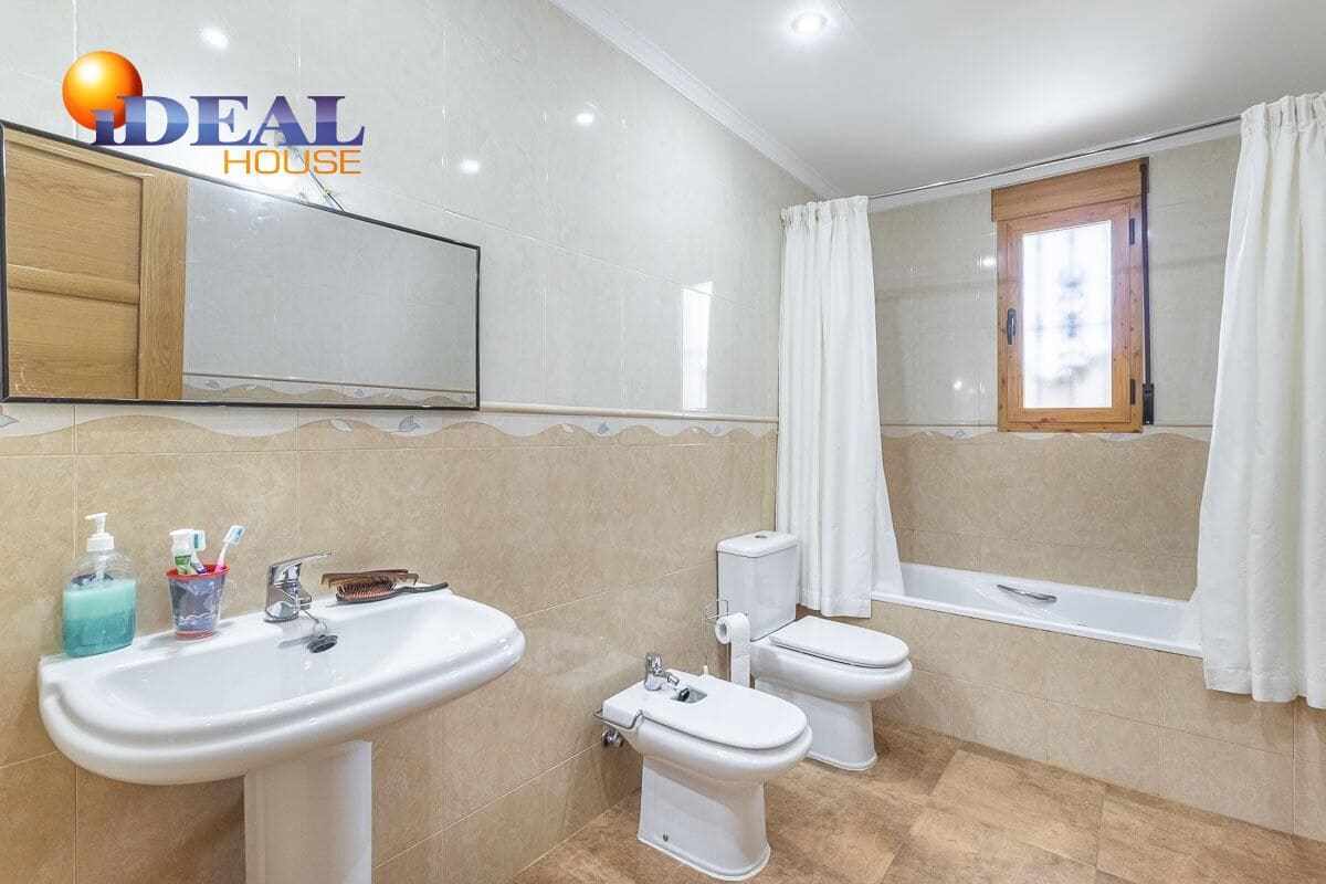 4 camera da letto Villa in vendita in Jatar - 280.000 € (Rif: 9434075)