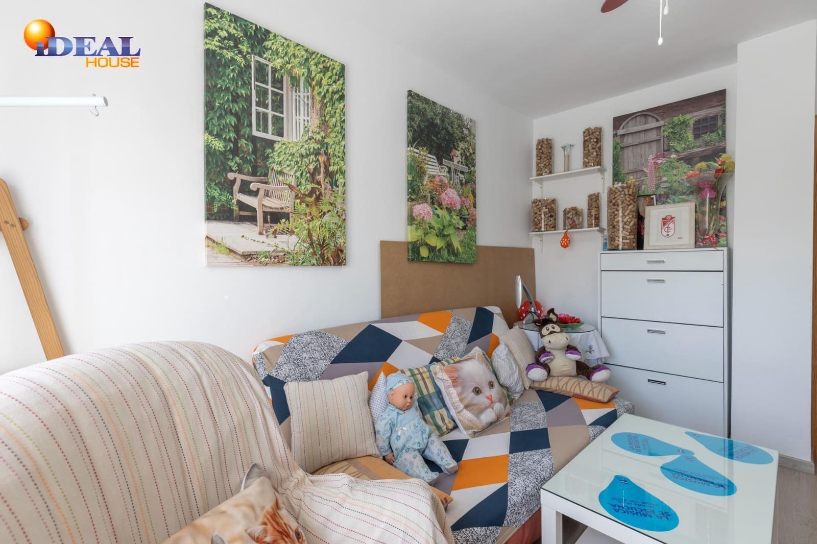 3 slaapkamer Rijtjeshuis te koop in Ambroz met garage - € 219.900 (Ref: 9434078)