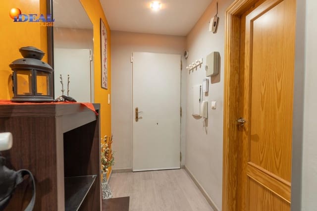 3 slaapkamer Rijtjeshuis te koop in Ambroz, Vegas del Genil met garage - € 219.900 (Ref: 9434078)