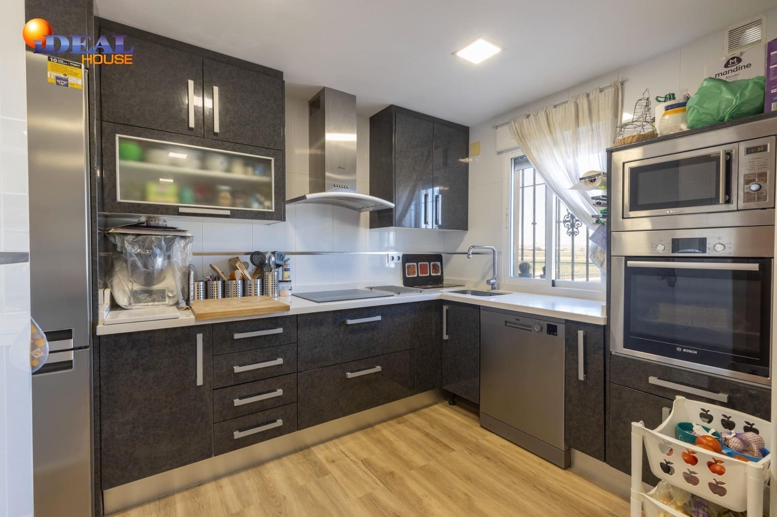 3 slaapkamer Rijtjeshuis te koop in Ambroz met garage - € 219.900 (Ref: 9434078)