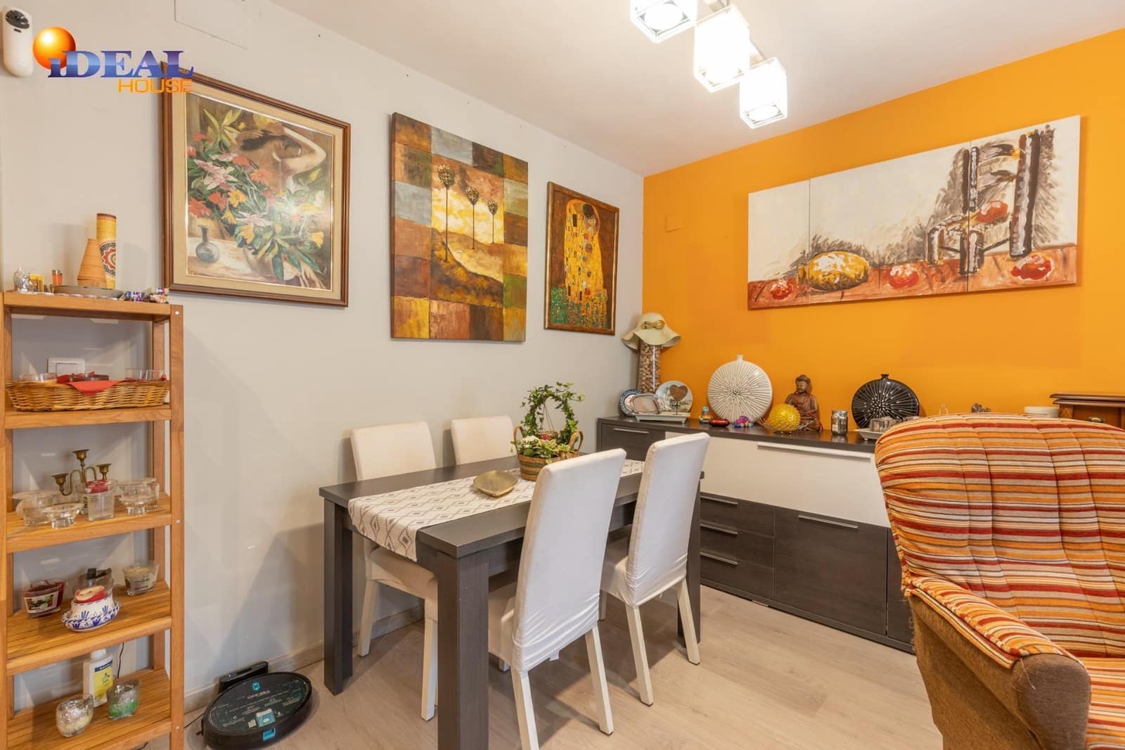 3 slaapkamer Rijtjeshuis te koop in Ambroz met garage - € 219.900 (Ref: 9434078)