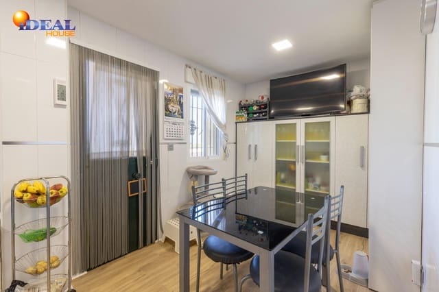 3 slaapkamer Rijtjeshuis te koop in Ambroz, Vegas del Genil met garage - € 219.900 (Ref: 9434078)