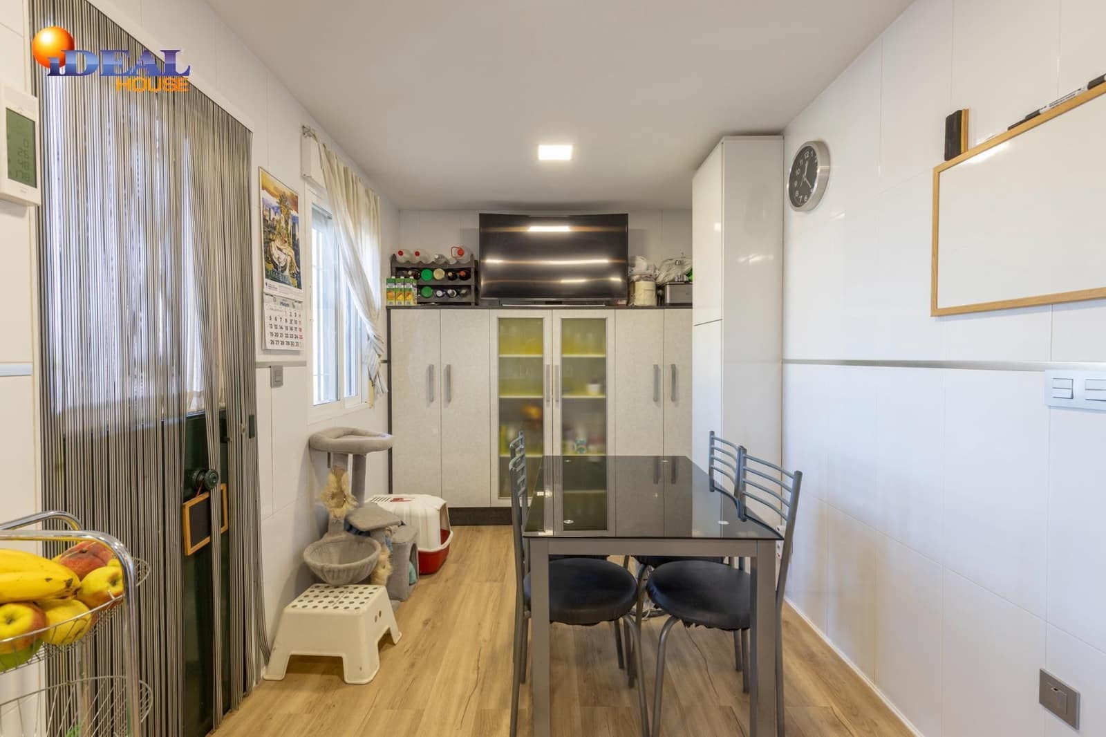 3 slaapkamer Rijtjeshuis te koop in Ambroz met garage - € 219.900 (Ref: 9434078)