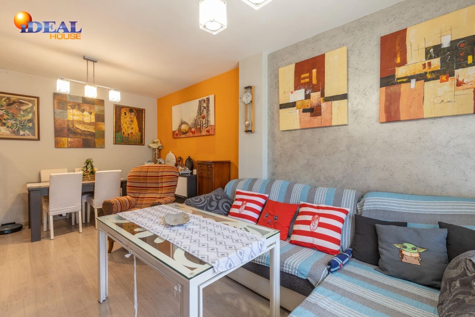 3 slaapkamer Rijtjeshuis te koop in Ambroz met garage - € 219.900 (Ref: 9434078)