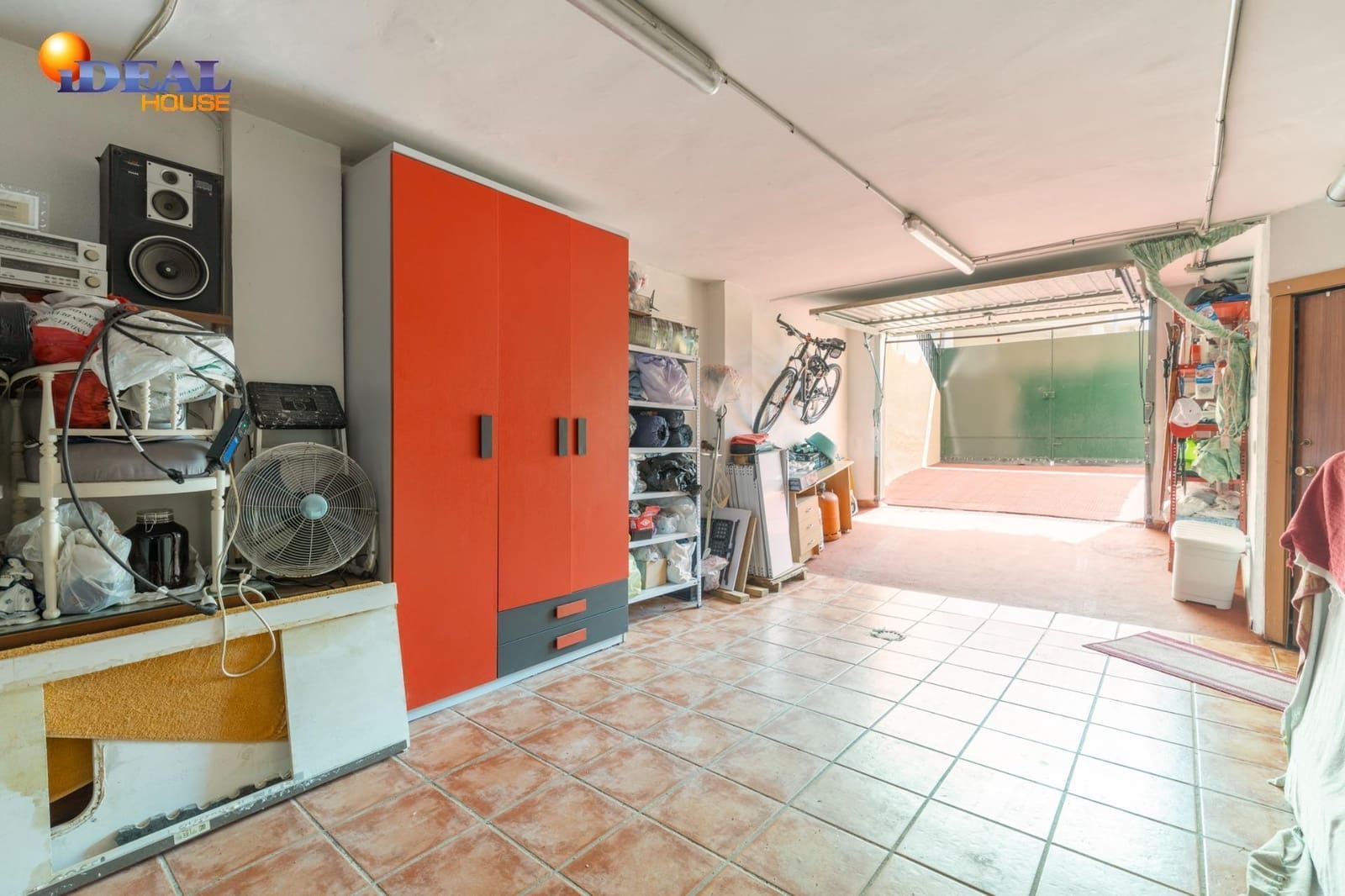3 slaapkamer Rijtjeshuis te koop in Ambroz met garage - € 219.900 (Ref: 9434078)