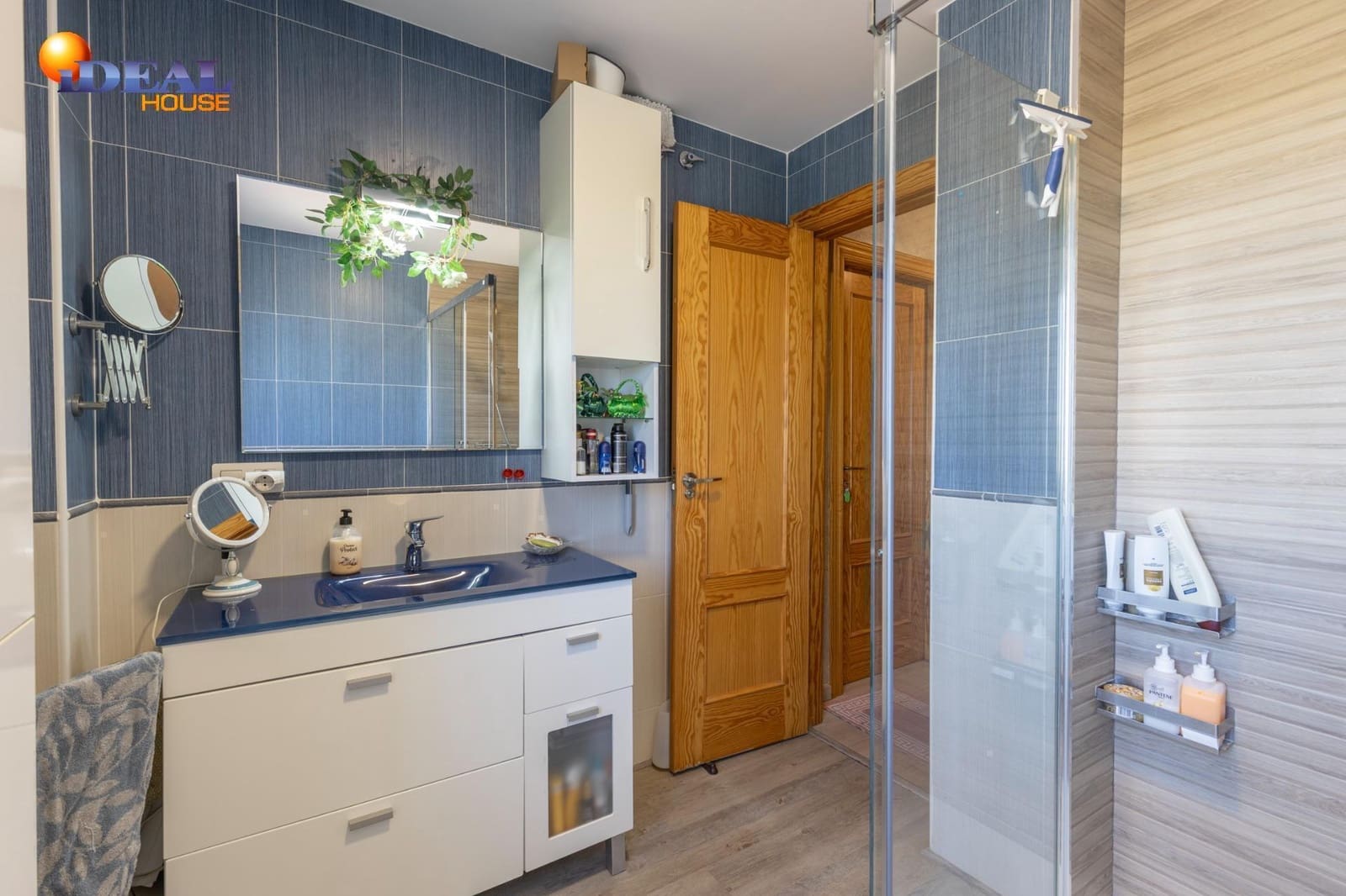 3 slaapkamer Rijtjeshuis te koop in Ambroz met garage - € 219.900 (Ref: 9434078)