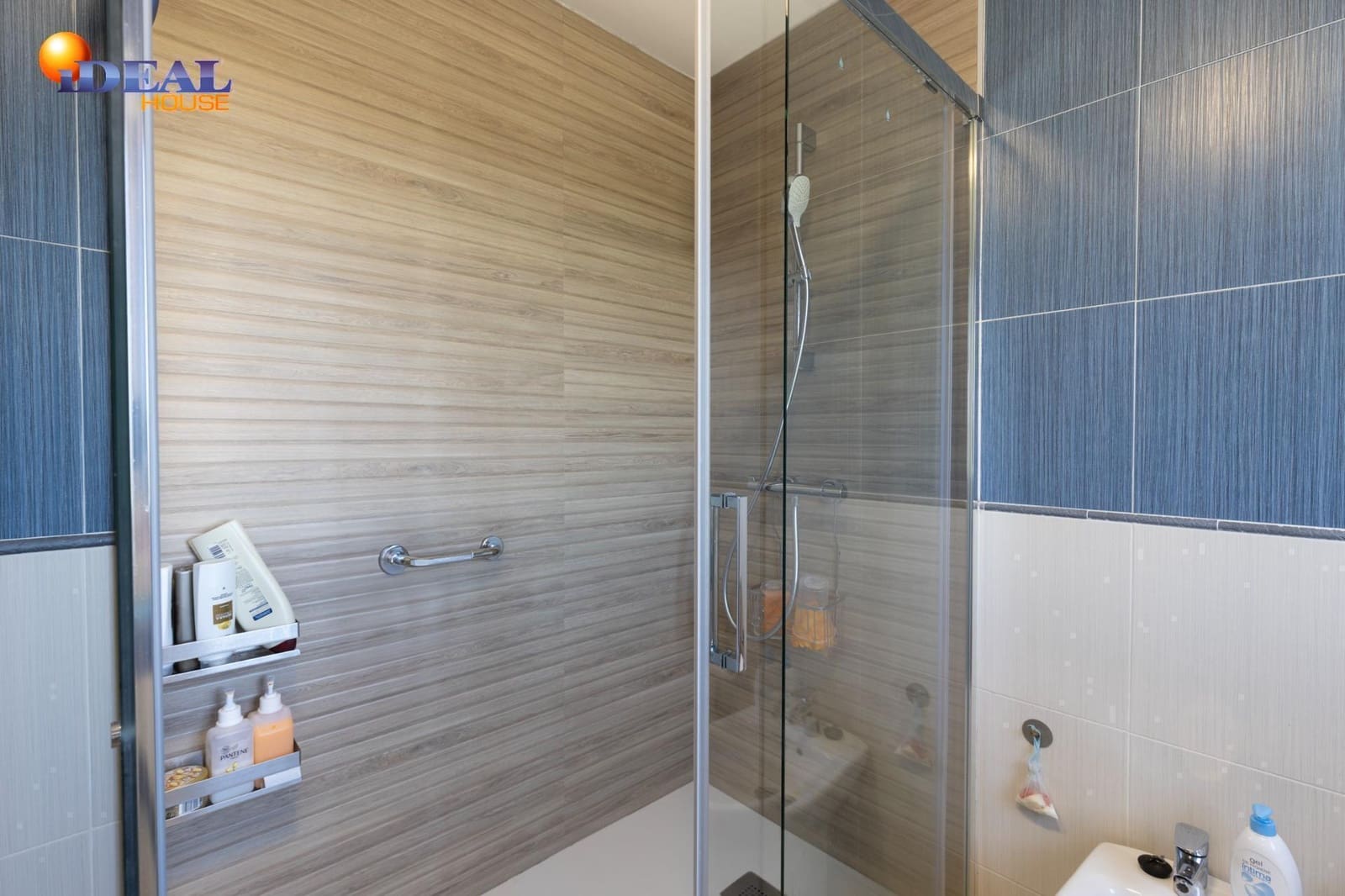 3 slaapkamer Rijtjeshuis te koop in Ambroz met garage - € 219.900 (Ref: 9434078)