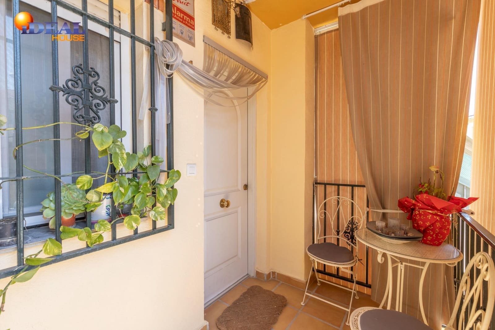 3 slaapkamer Rijtjeshuis te koop in Ambroz met garage - € 219.900 (Ref: 9434078)