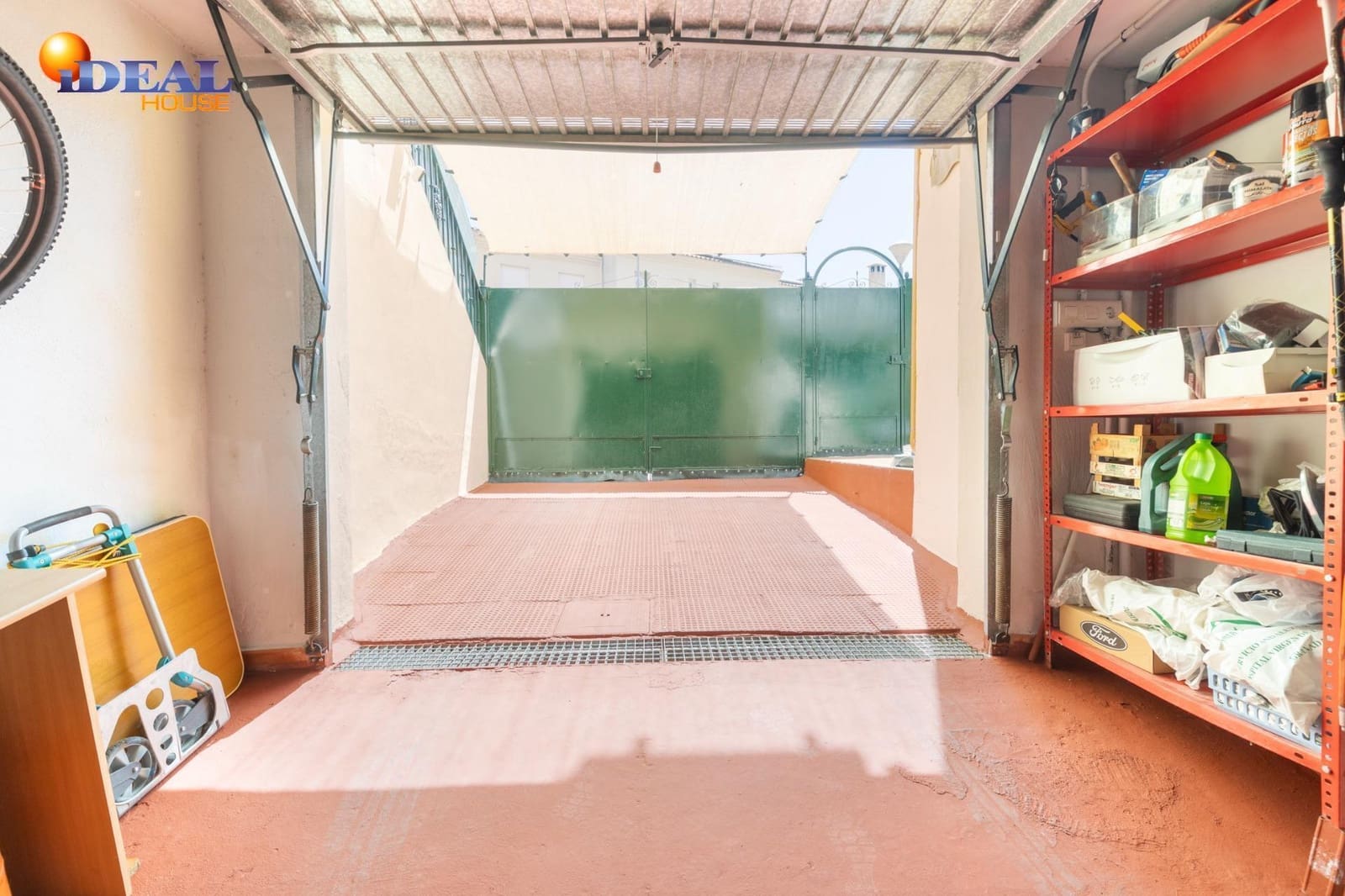 3 slaapkamer Rijtjeshuis te koop in Ambroz met garage - € 219.900 (Ref: 9434078)