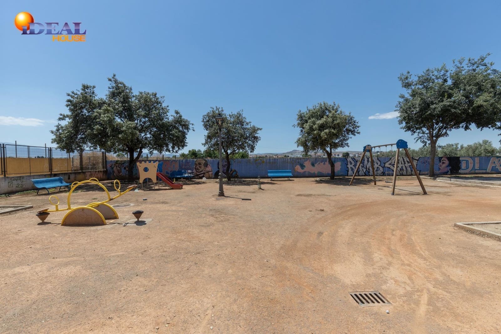 3 slaapkamer Rijtjeshuis te koop in Ambroz met garage - € 219.900 (Ref: 9434078)