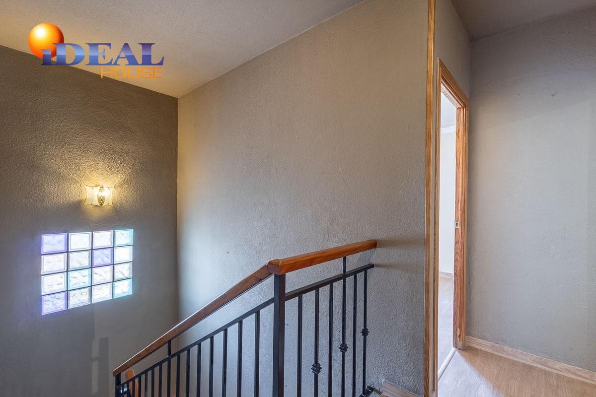 Chalet de 5 habitaciones en Gójar en venta con garaje - 420.000 € (Ref: 9434082)