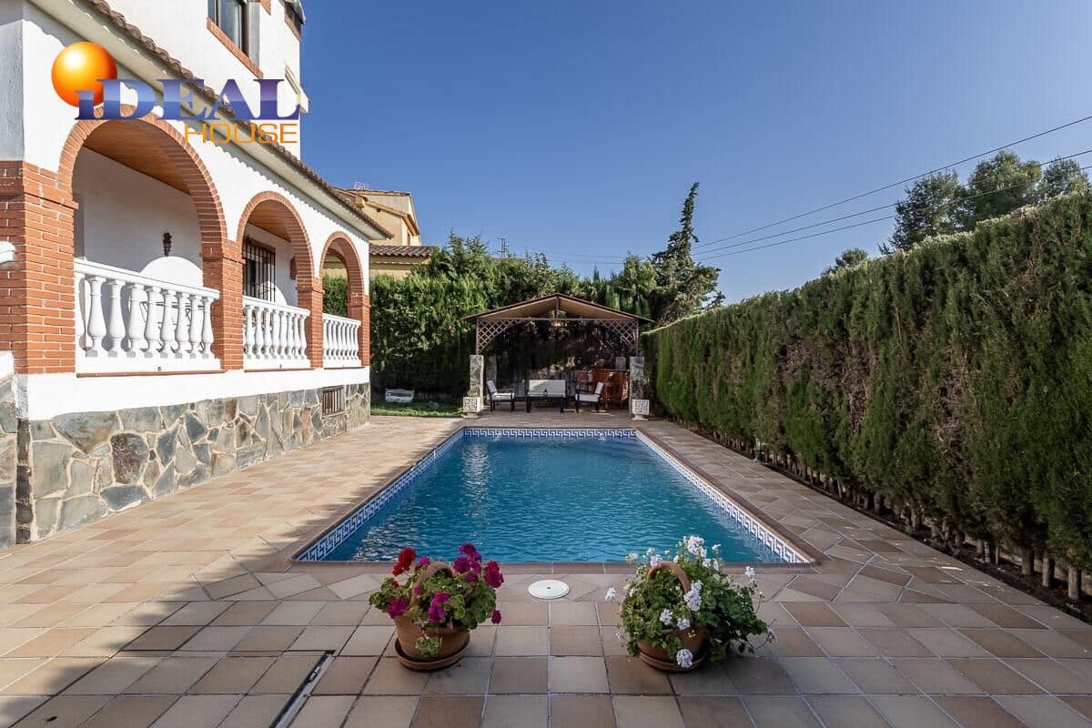 Chalet de 5 habitaciones en Gójar en venta con garaje - 420.000 € (Ref: 9434082)