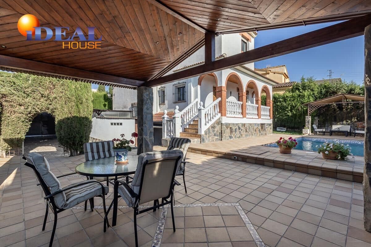 Chalet de 5 habitaciones en Gójar en venta con garaje - 420.000 € (Ref: 9434082)