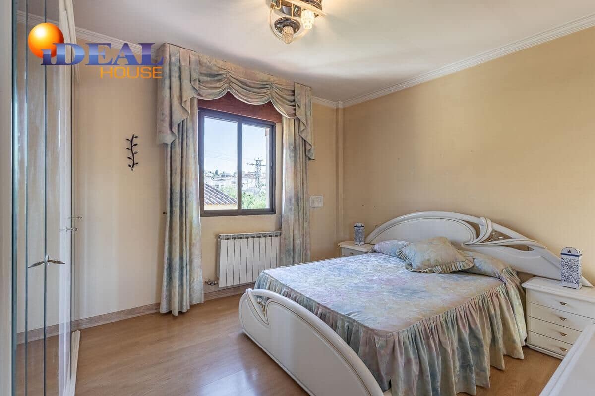 Chalet de 5 habitaciones en Gójar en venta con garaje - 420.000 € (Ref: 9434082)