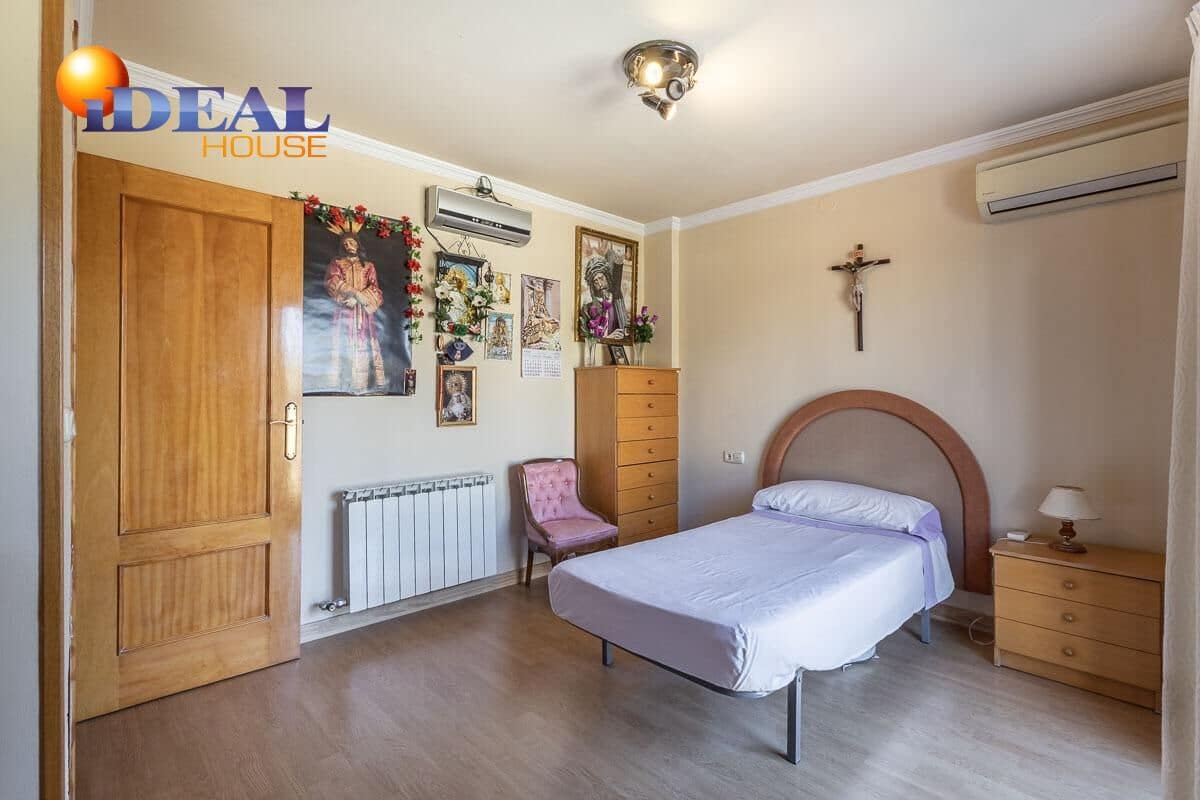 Chalet de 5 habitaciones en Gójar en venta con garaje - 420.000 € (Ref: 9434082)