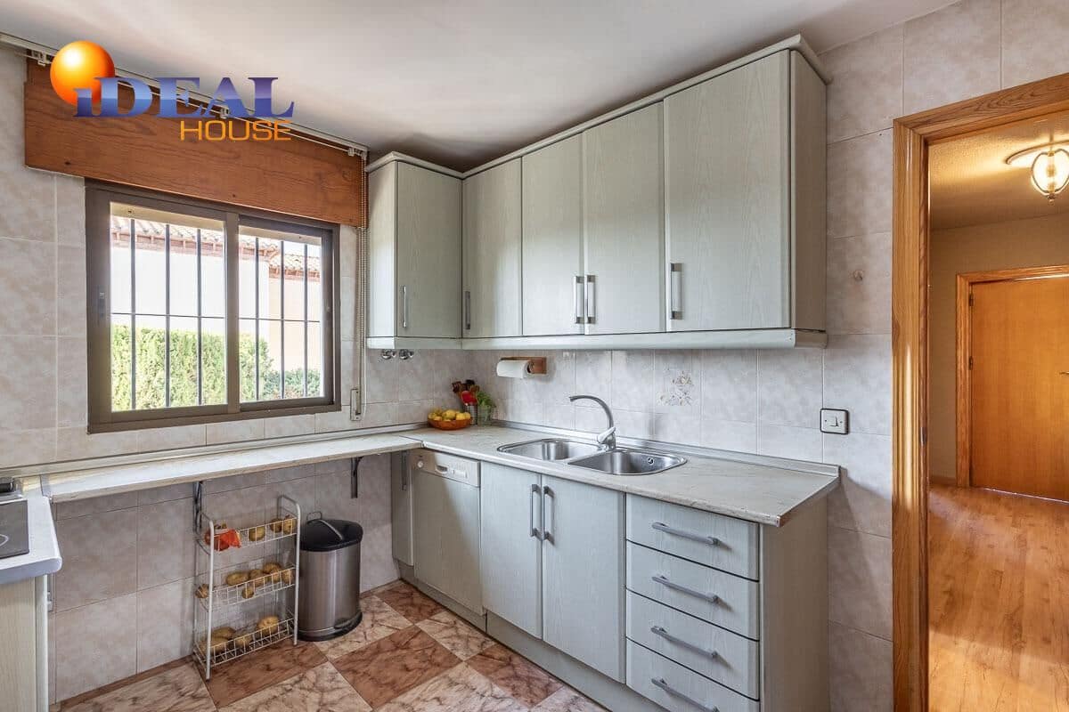 Chalet de 5 habitaciones en Gójar en venta con garaje - 420.000 € (Ref: 9434082)