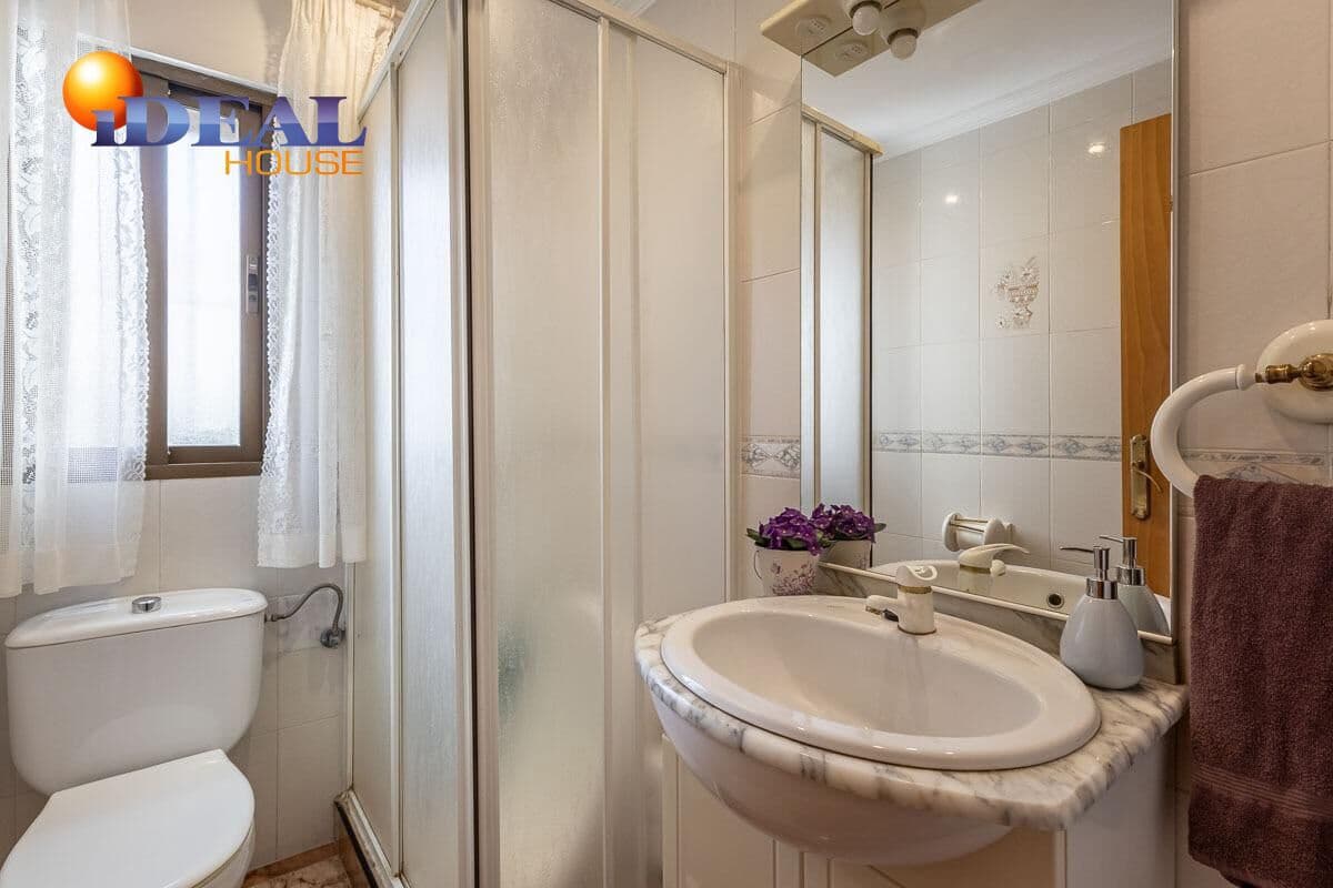 Chalet de 5 habitaciones en Gójar en venta con garaje - 420.000 € (Ref: 9434082)