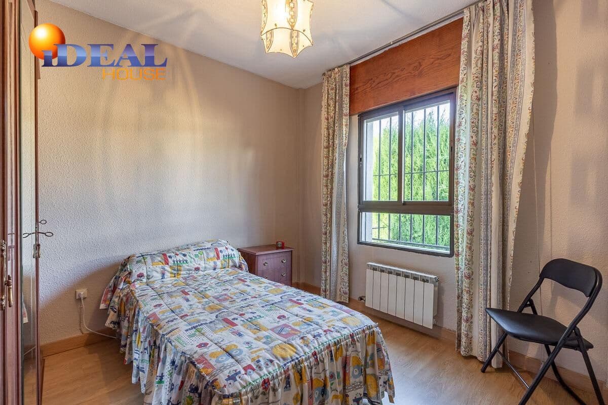 Chalet de 5 habitaciones en Gójar en venta con garaje - 420.000 € (Ref: 9434082)