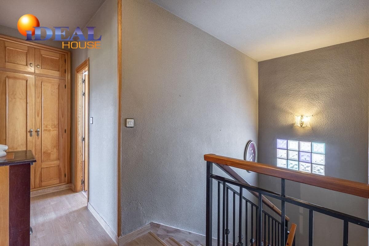 Chalet de 5 habitaciones en Gójar en venta con garaje - 420.000 € (Ref: 9434082)