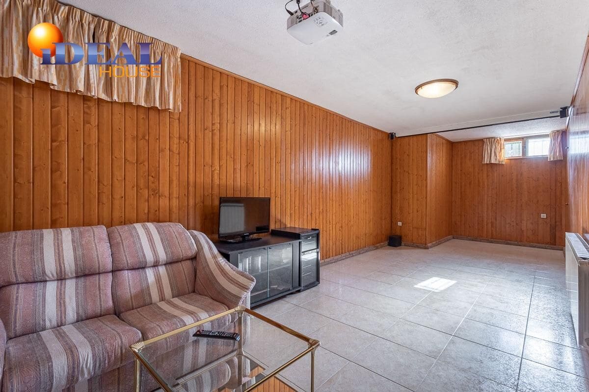 Chalet de 5 habitaciones en Gójar en venta con garaje - 420.000 € (Ref: 9434082)