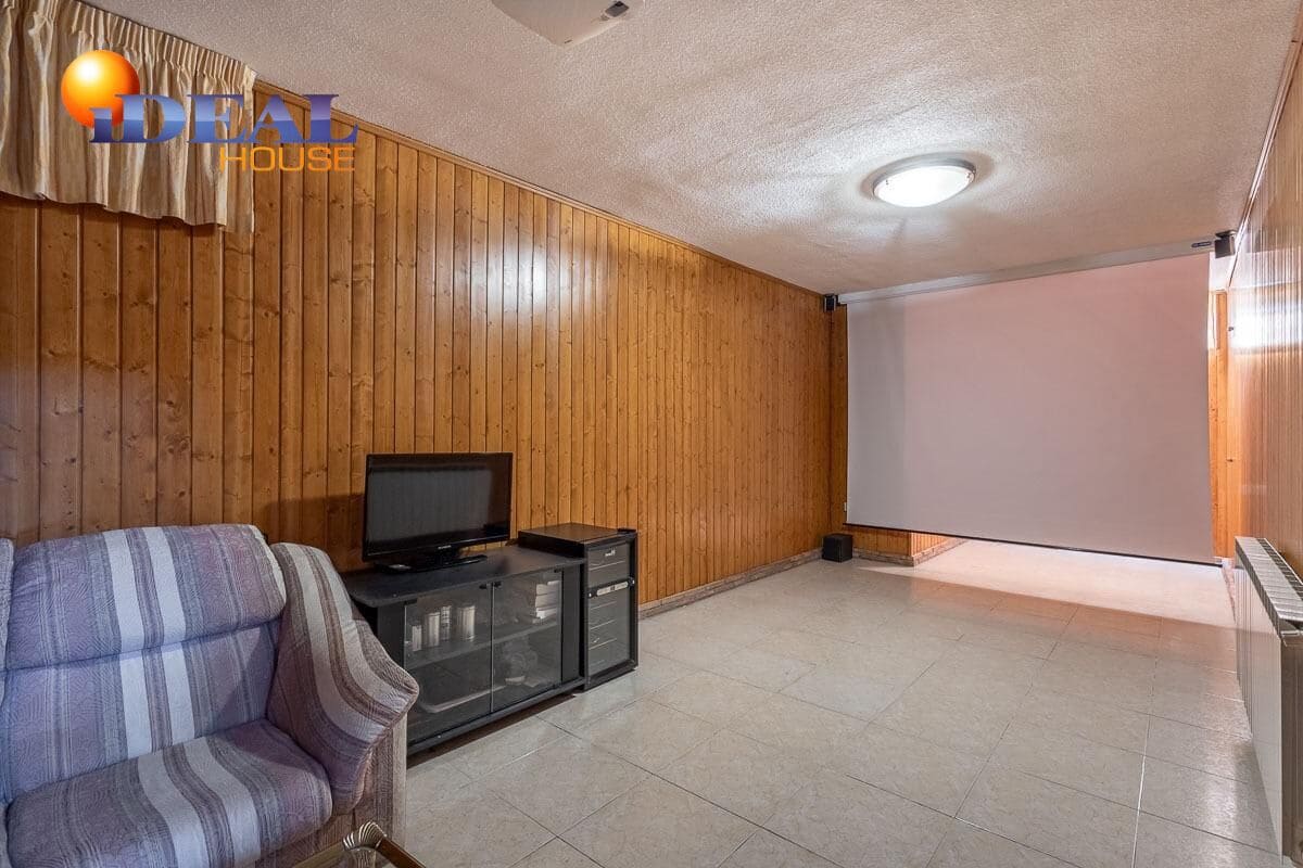 Chalet de 5 habitaciones en Gójar en venta con garaje - 420.000 € (Ref: 9434082)