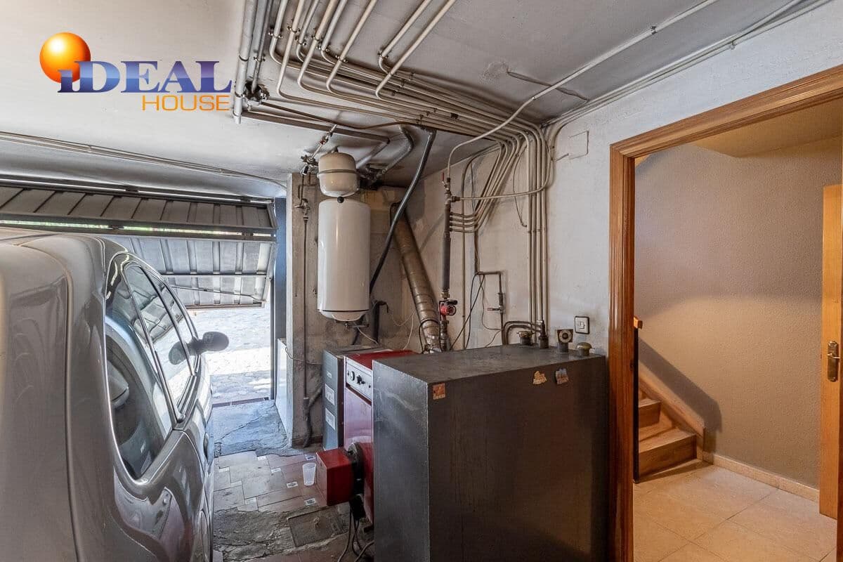 Chalet de 5 habitaciones en Gójar en venta con garaje - 420.000 € (Ref: 9434082)