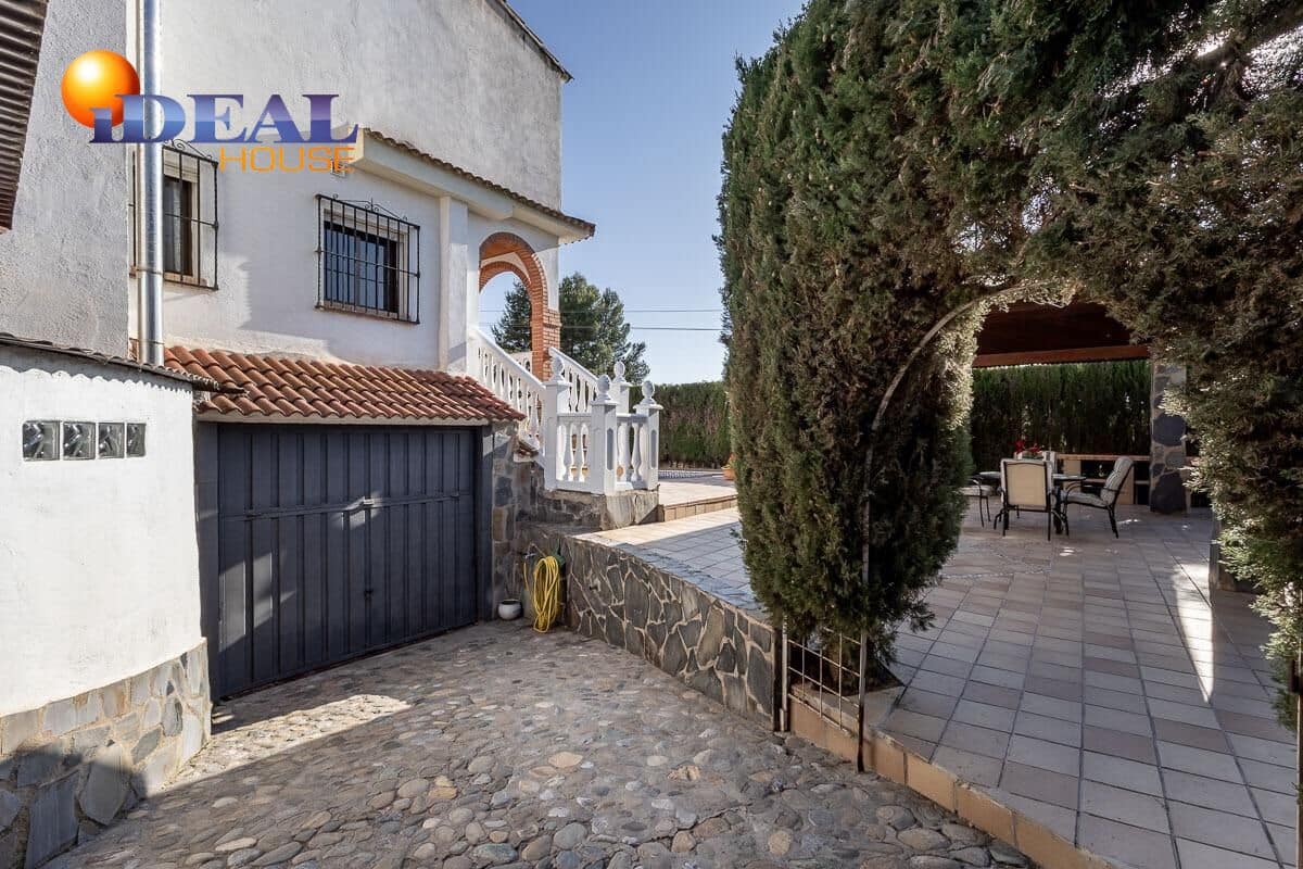 Chalet de 5 habitaciones en Gójar en venta con garaje - 420.000 € (Ref: 9434082)