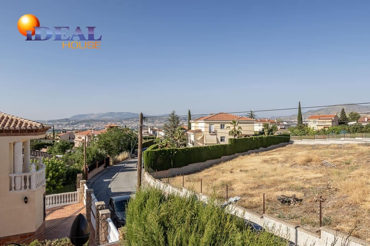 Chalet de 5 habitaciones en Gójar en venta con garaje - 420.000 € (Ref: 9434082)