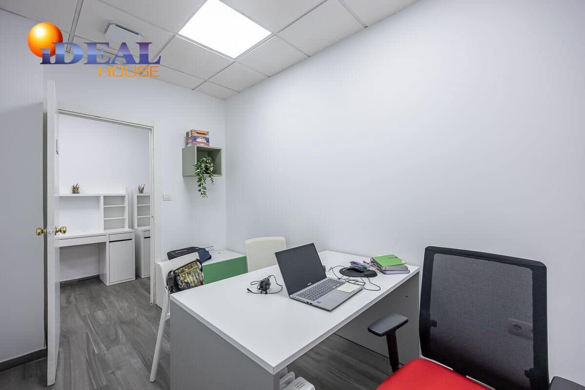 Commercieel te koop in Granada stad - € 119.900 (Ref: 9434083)