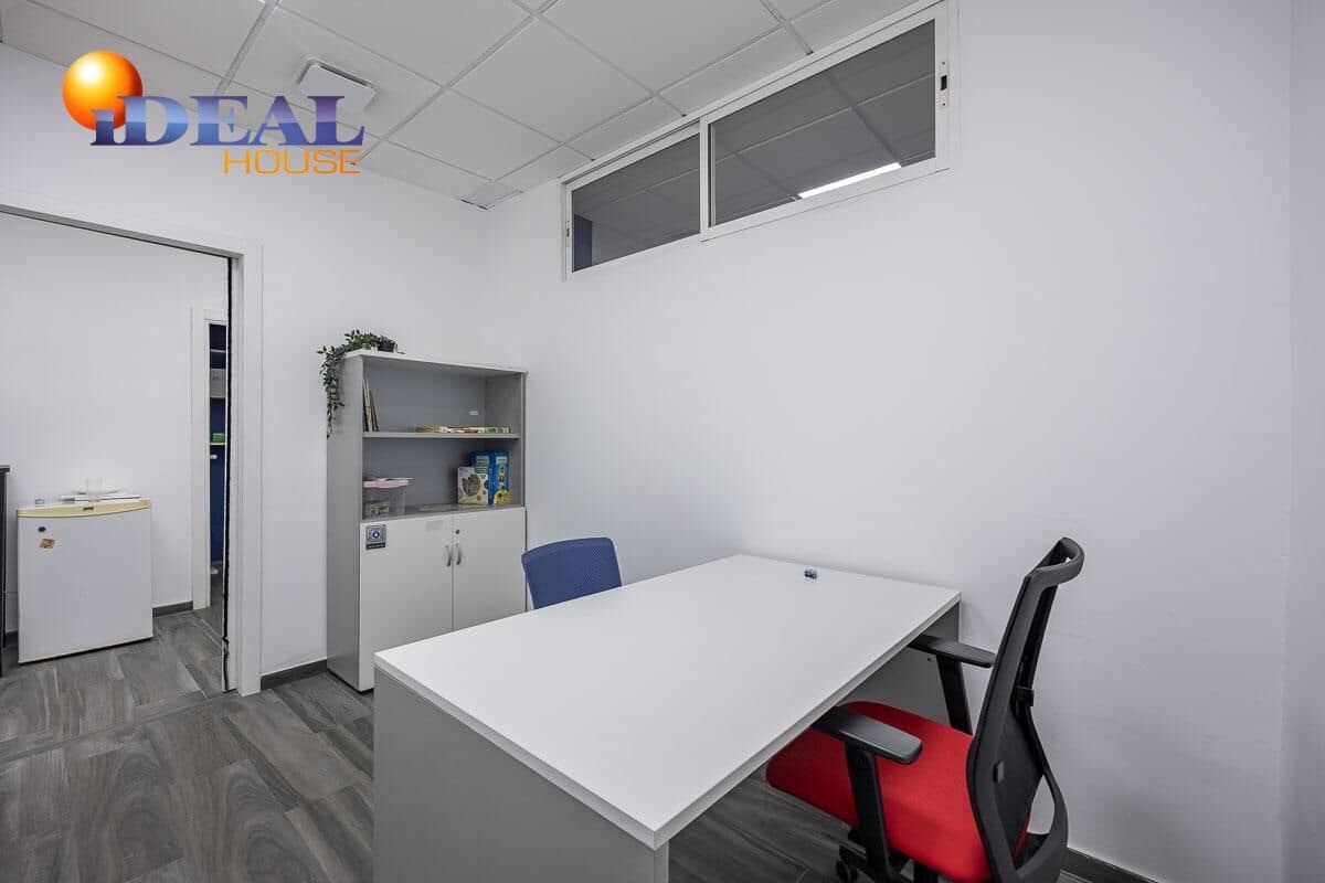 Commercieel te koop in Granada stad - € 119.900 (Ref: 9434083)