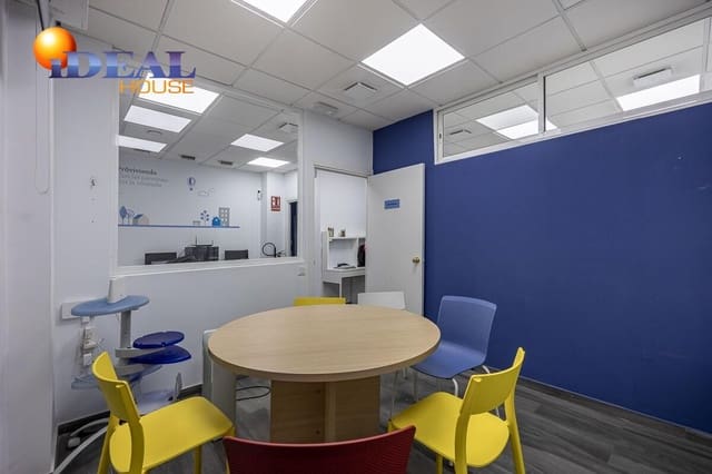 Commercieel te koop in Granada stad - € 119.900 (Ref: 9434083)