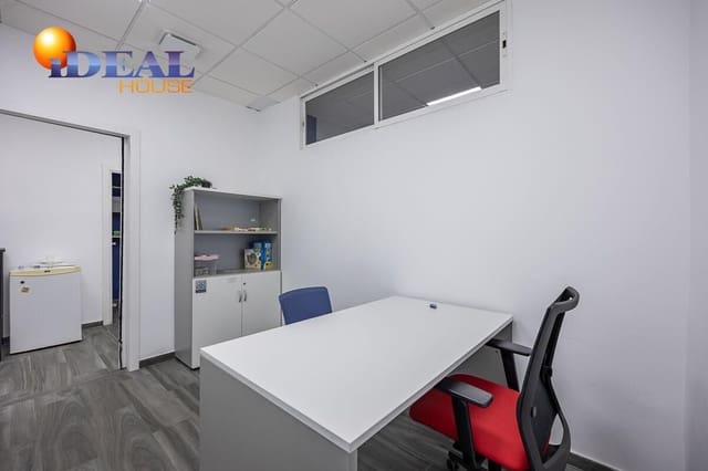 Commercieel te koop in Granada stad - € 119.900 (Ref: 9434083)