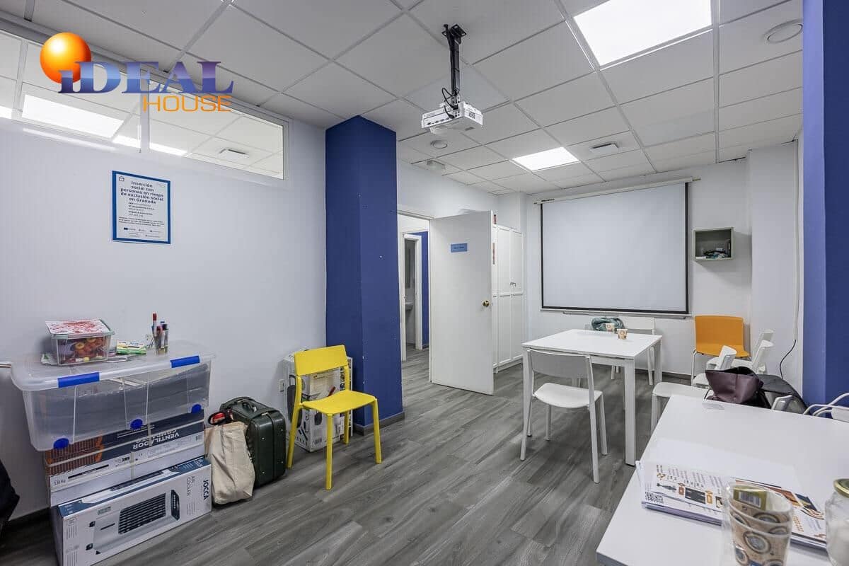 Commercieel te koop in Granada stad - € 119.900 (Ref: 9434083)