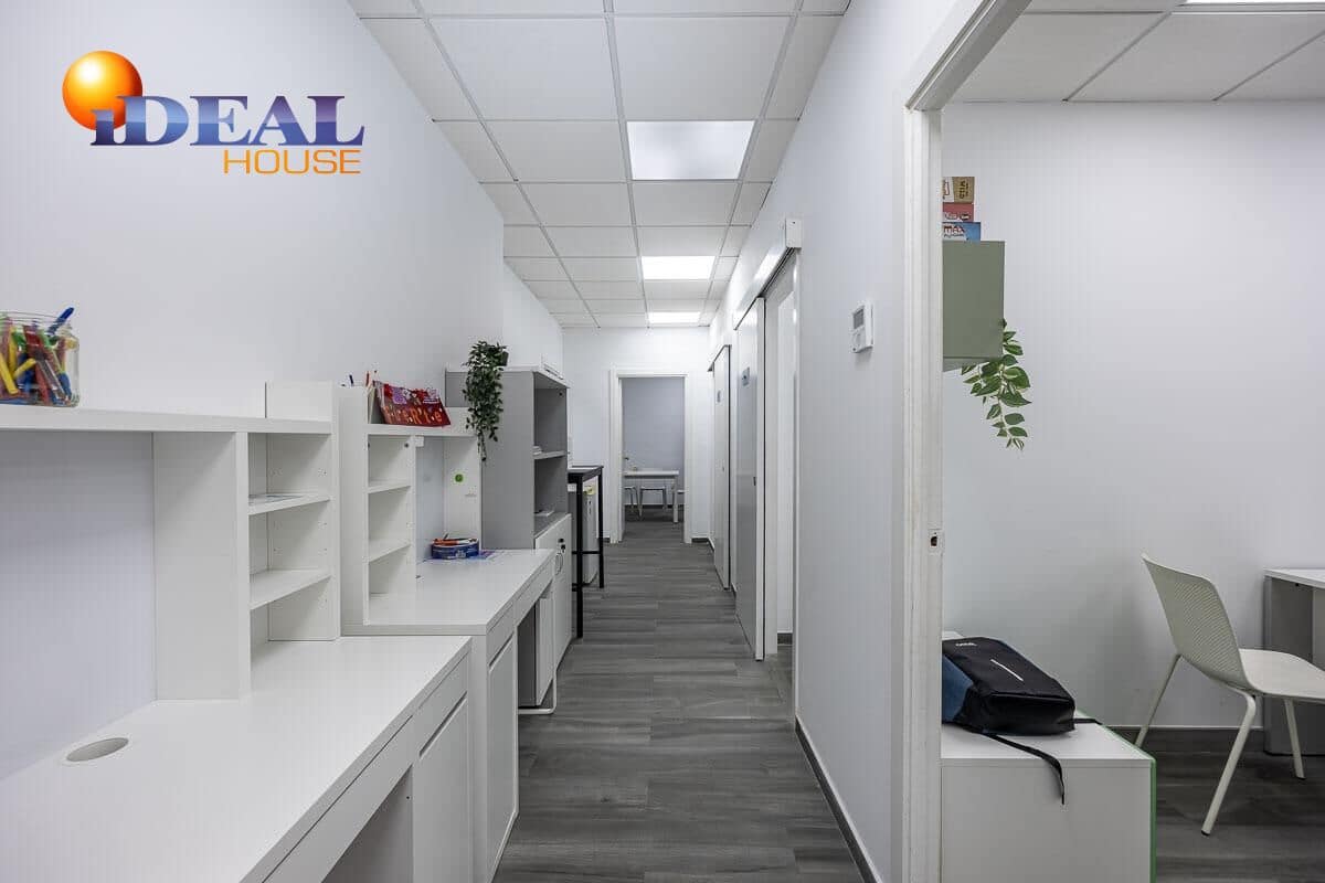 Commercieel te koop in Granada stad - € 119.900 (Ref: 9434083)