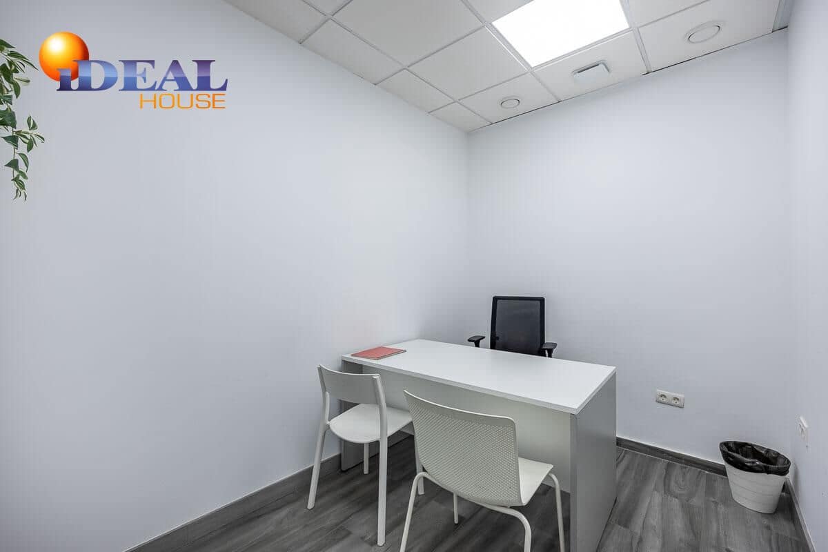 Commercieel te koop in Granada stad - € 119.900 (Ref: 9434083)