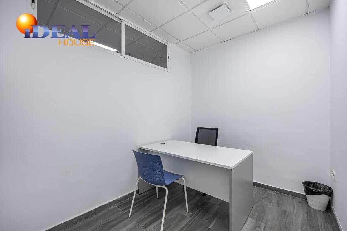 Commercieel te koop in Granada stad - € 119.900 (Ref: 9434083)