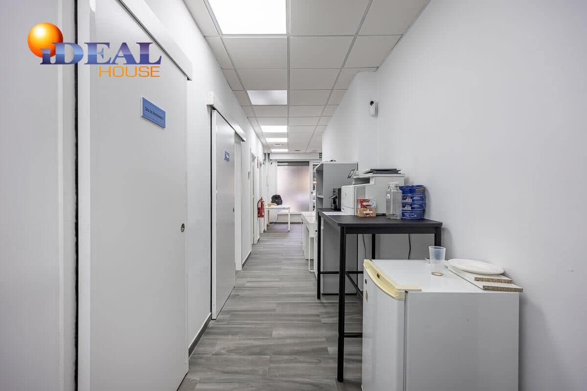 Commercieel te koop in Granada stad - € 119.900 (Ref: 9434083)